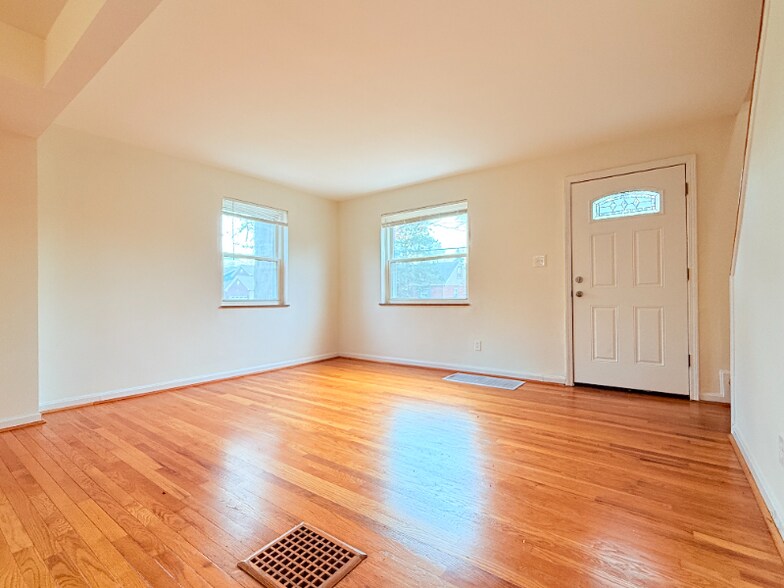 Building Photo - 4540 Victor Ave