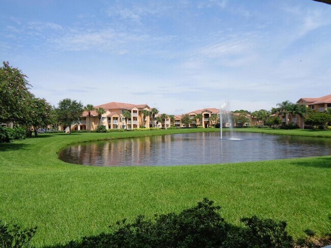 Building Photo - 191 SW Palm Dr