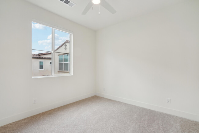 Building Photo - 47436 Poppy Ln