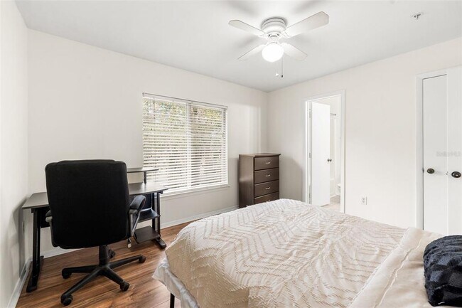 Building Photo - 4000 SW 23rd St