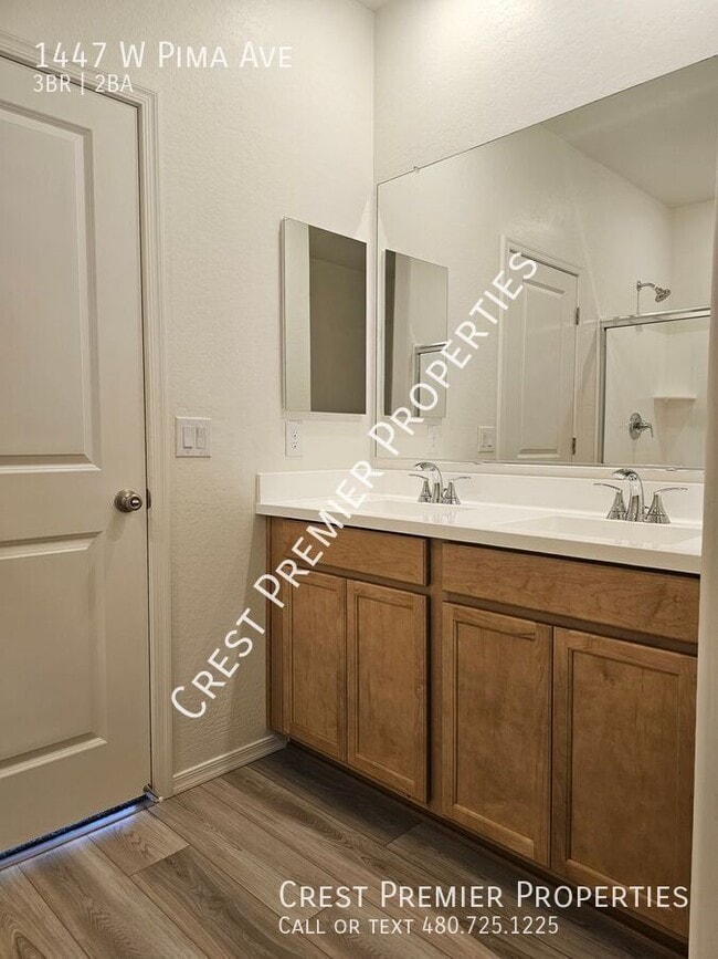 Building Photo - 1447 W Pima Ave