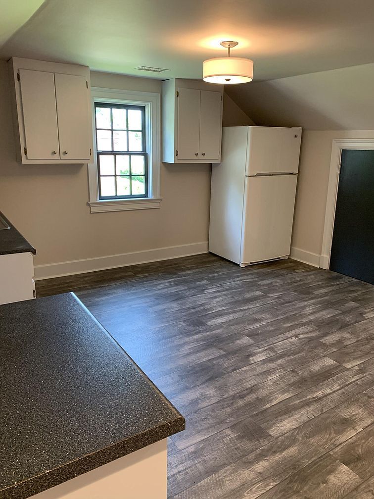 Building Photo - 200 1st Ave