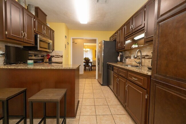 Building Photo - 3 Bedroom Home in North Columbus, GA