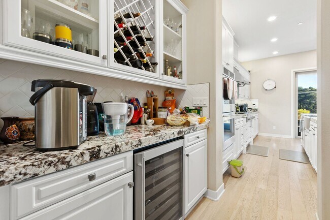 Building Photo - Beautiful 5 bedroom home in Heart of Carmel Valley