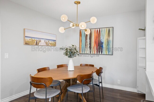 Building Photo - 2607 Pirineos Way
