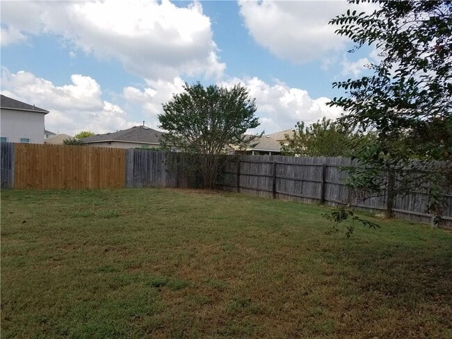 Building Photo - 650 Goldenrod St