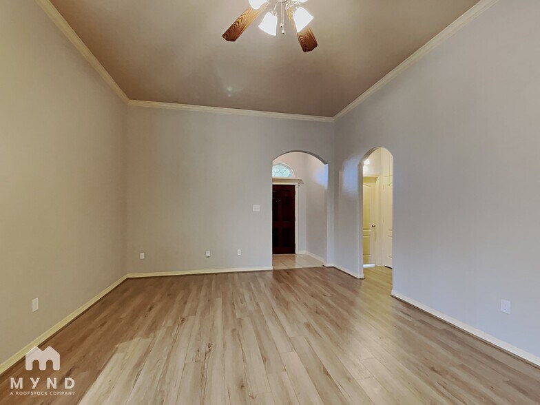 Building Photo - 8324 Parnell St