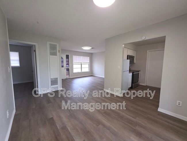 Building Photo - 1030 Pine Valley Ln