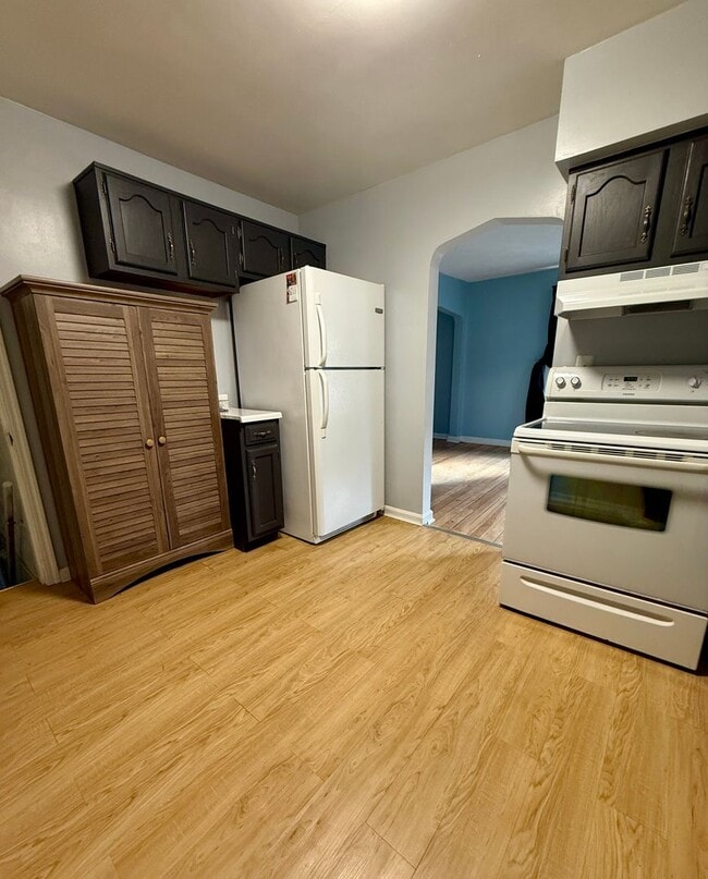 Building Photo - Available Now! 2-bed home in Ft. Thomas with lots to offer!
