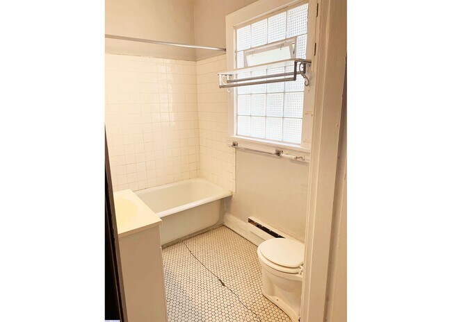 Building Photo - 415 Probasco St