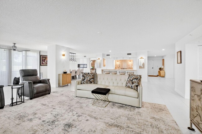 Building Photo - 7233 Promenade Dr