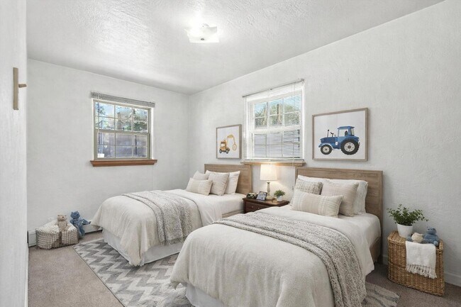 Building Photo - 1632 Columbia Dr SE