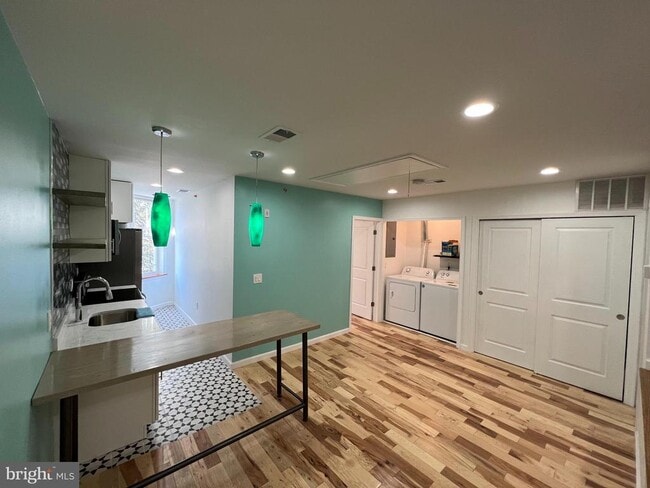 Building Photo - 623 S 4th St