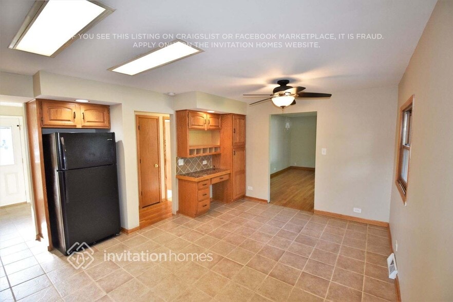 Building Photo - 9318 S 78th Ave