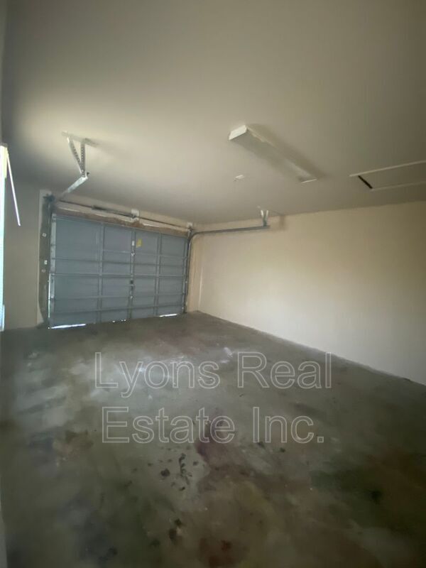 Building Photo - 1127 Gilbert Ave S