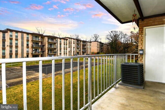 Building Photo - 5207 Newton St