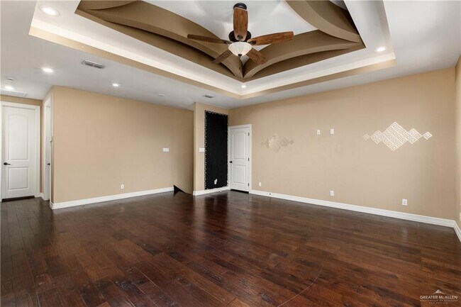 Building Photo - 1320 Manzano Ln