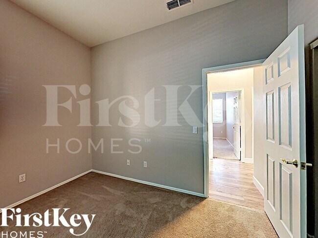 Building Photo - 13702 W Tara Ln