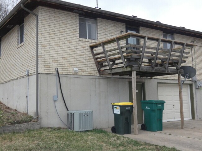 Building Photo - Beautiful Duplex in Gladstone, MO!