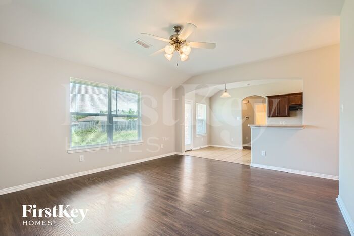 Building Photo - 1818 Willowbrook Dr