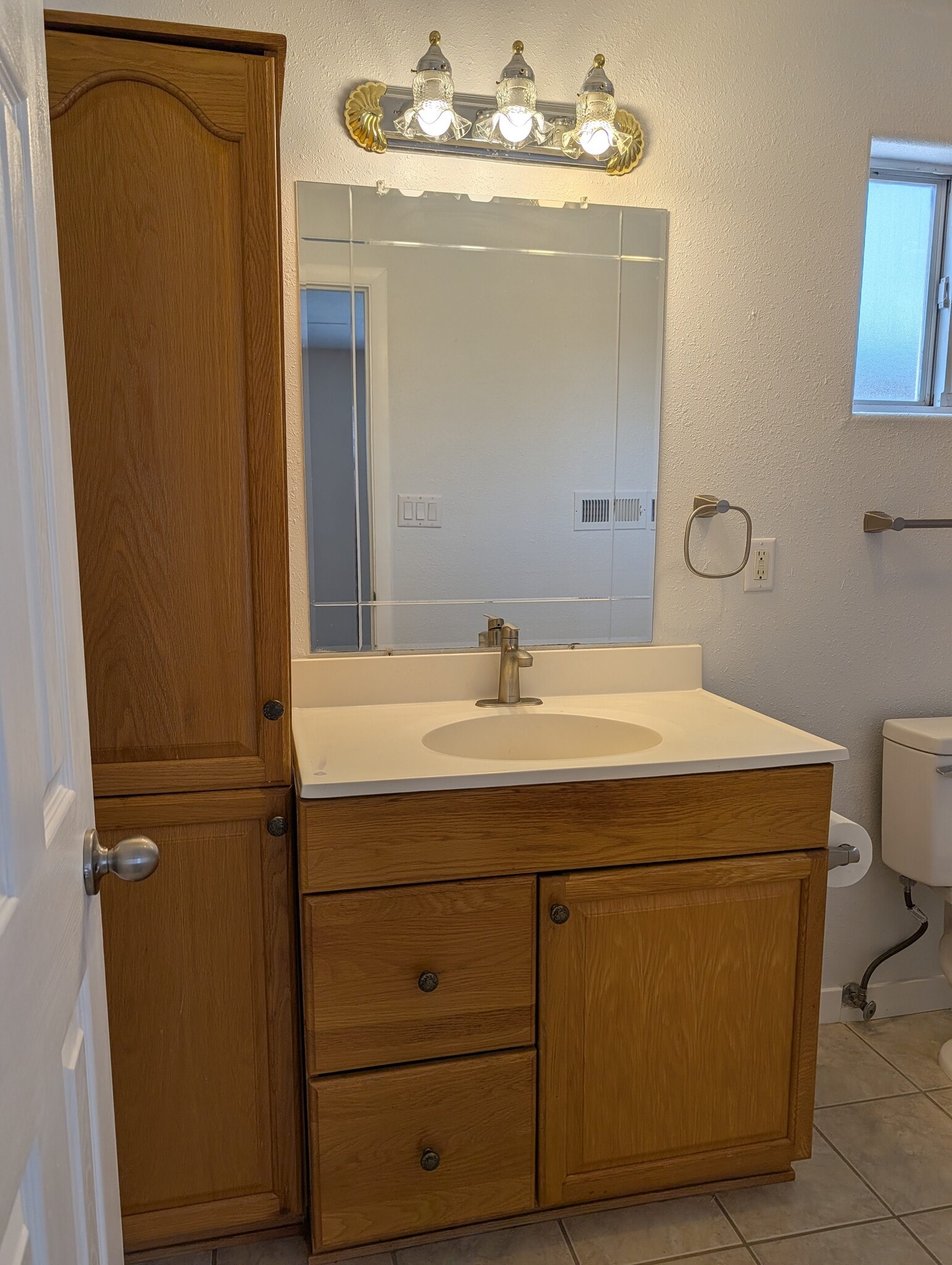 Bedroom 1 bathroom - 1020 Headingly Ave NW