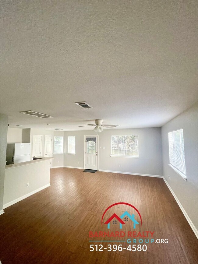 Building Photo - Available Mid July: Well maintained Duplex with Garage and Yard- Close to TX State Bus Stop!