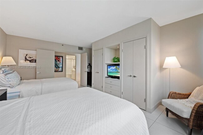 Building Photo - 10205 Collins Ave