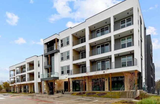 Building Photo - 4801 Springdale Rd