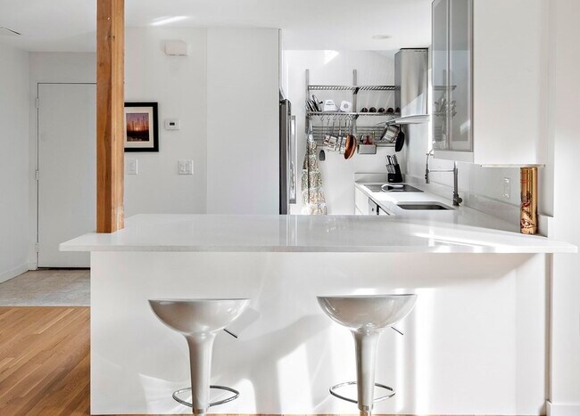 Building Photo - 58 Garden St