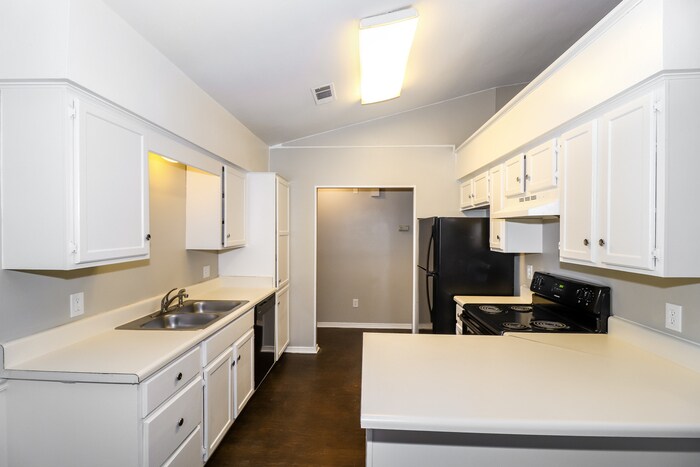 Building Photo - 1919 Calgary Trail