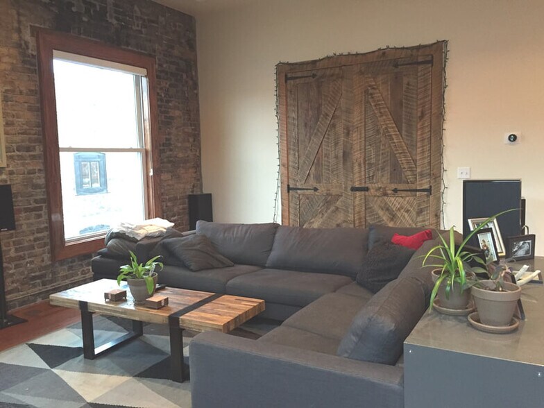 Building Photo - 418 Shelden Ave