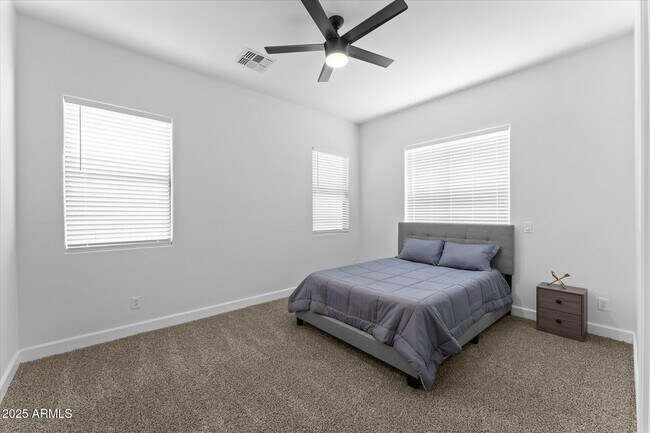 Building Photo - 3557 S Halsted Ct