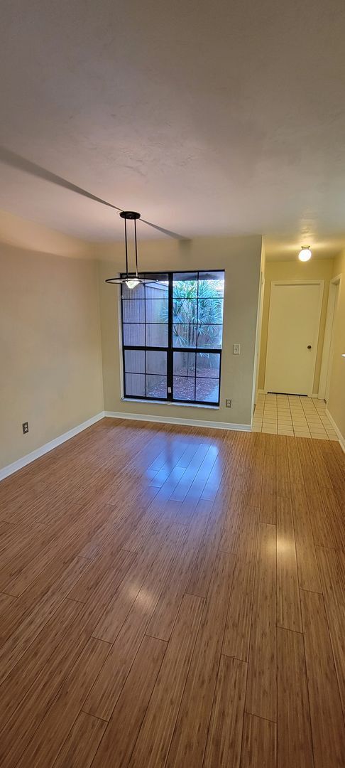 Building Photo - 2 Bedroom/2 Bath Townhome in Rockwood Villas