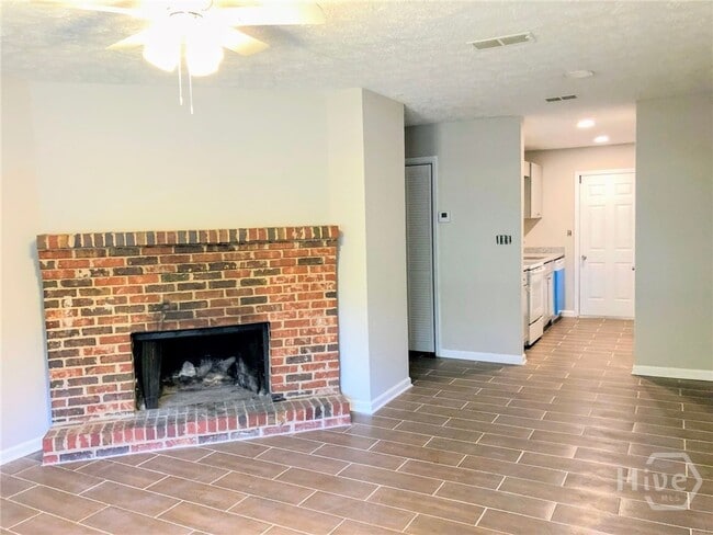 Building Photo - 410 Lexington Heights