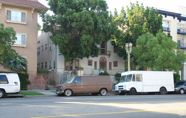 Primary Photo - Rampart Apartment