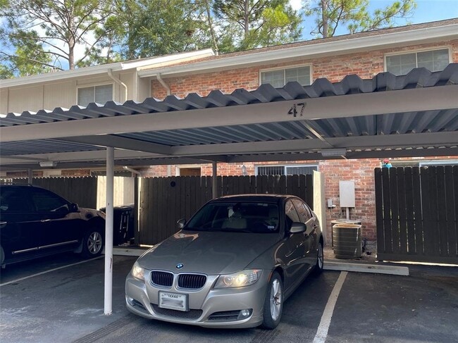 Building Photo - 515 Tallowood Rd