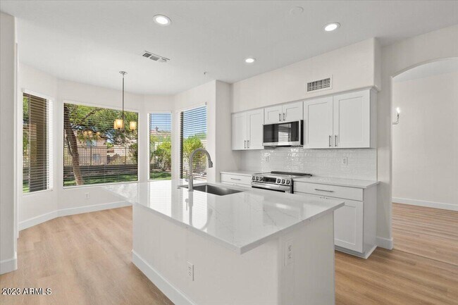 Building Photo - 10410 E Morning Star Dr