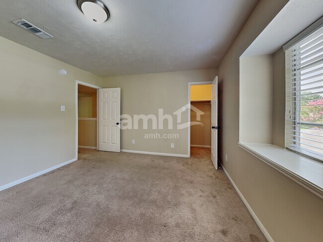 Building Photo - 7010 Durango Dr