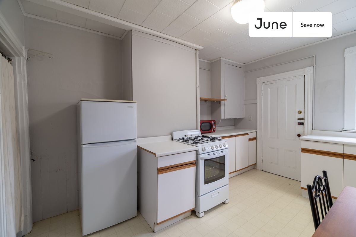 Building Photo - 2 Sherman St