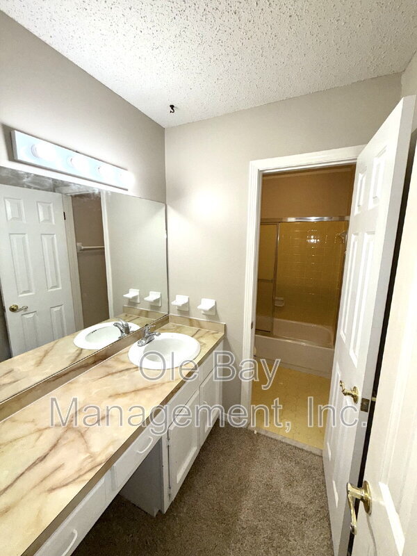 Building Photo - 6605 Chimney Top Dr S