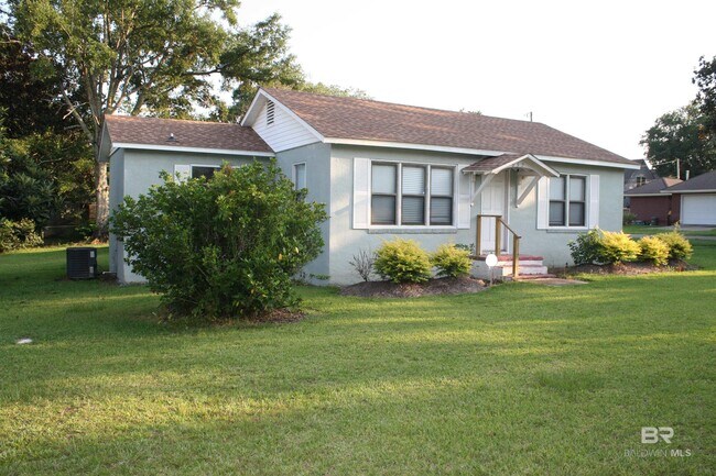 Building Photo - 852 Prospect Ave