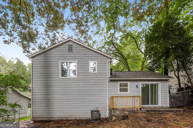 Building Photo - 819 Martin Rd