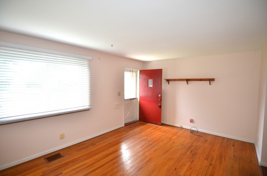 Building Photo - 4625 Orchard Ln