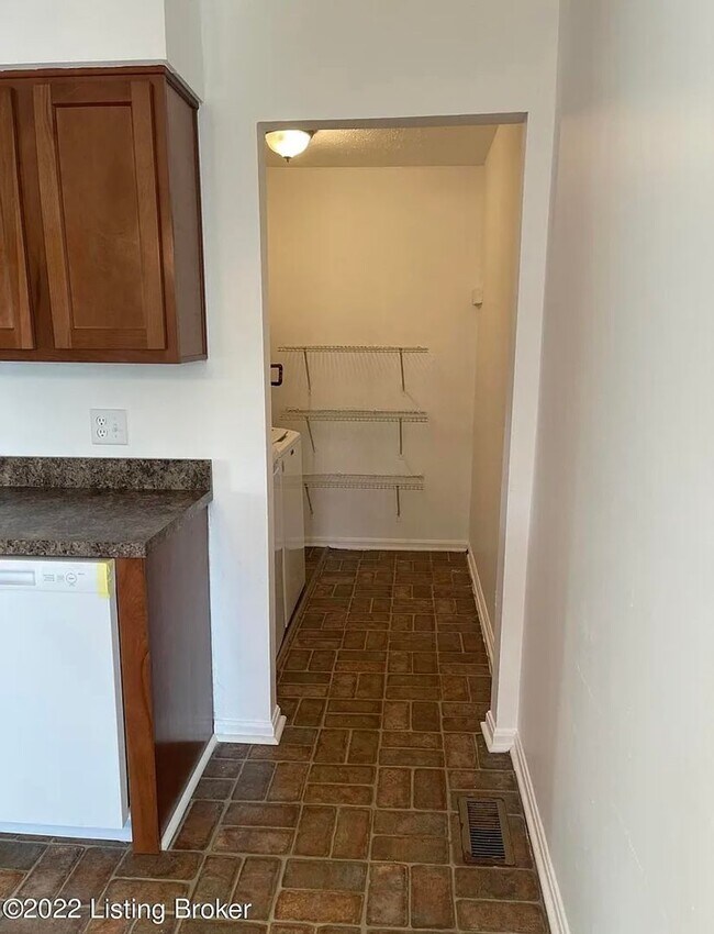 Building Photo - Charming Brick Ranch *OPEN HOUSE 10/05/23*