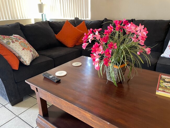 Building Photo - 2312 Palisades Dr