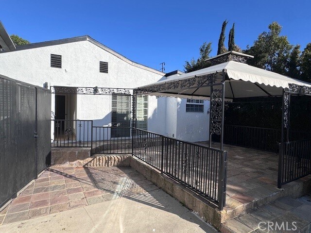 Building Photo - 653 N Buena Vista St