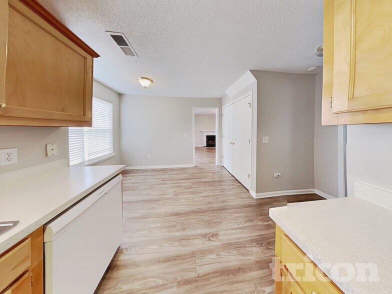 Building Photo - 163 Brooksong Dr