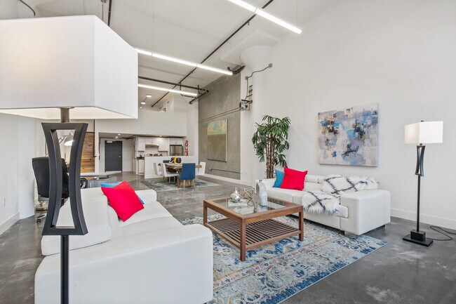 Building Photo - Two level loft with great light and ample ...