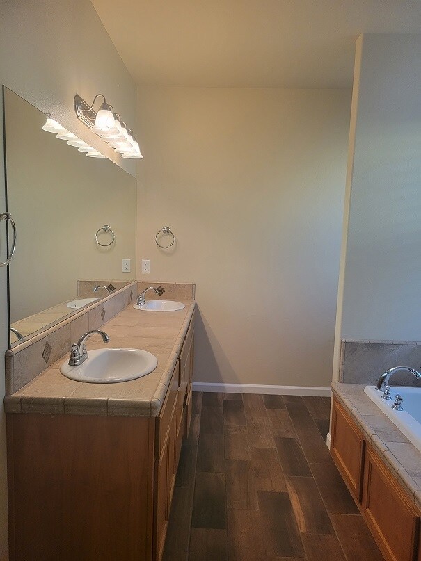 Building Photo - 227 Gooselake Cir