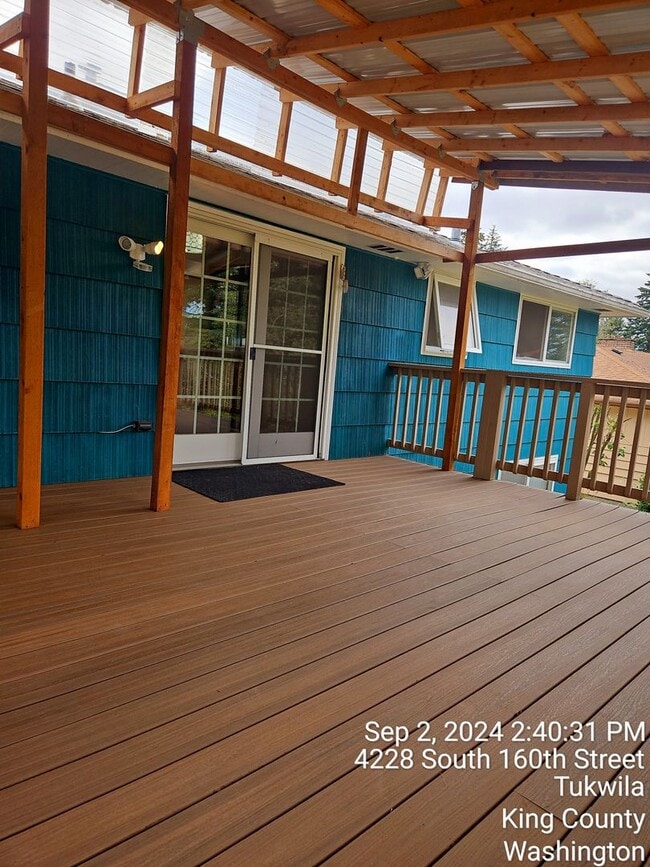 Building Photo - Tukwila/SeaTac daylight rambler - large home for rent - 4 bedrooms 2 bathrooms with 2 kitchens - ...